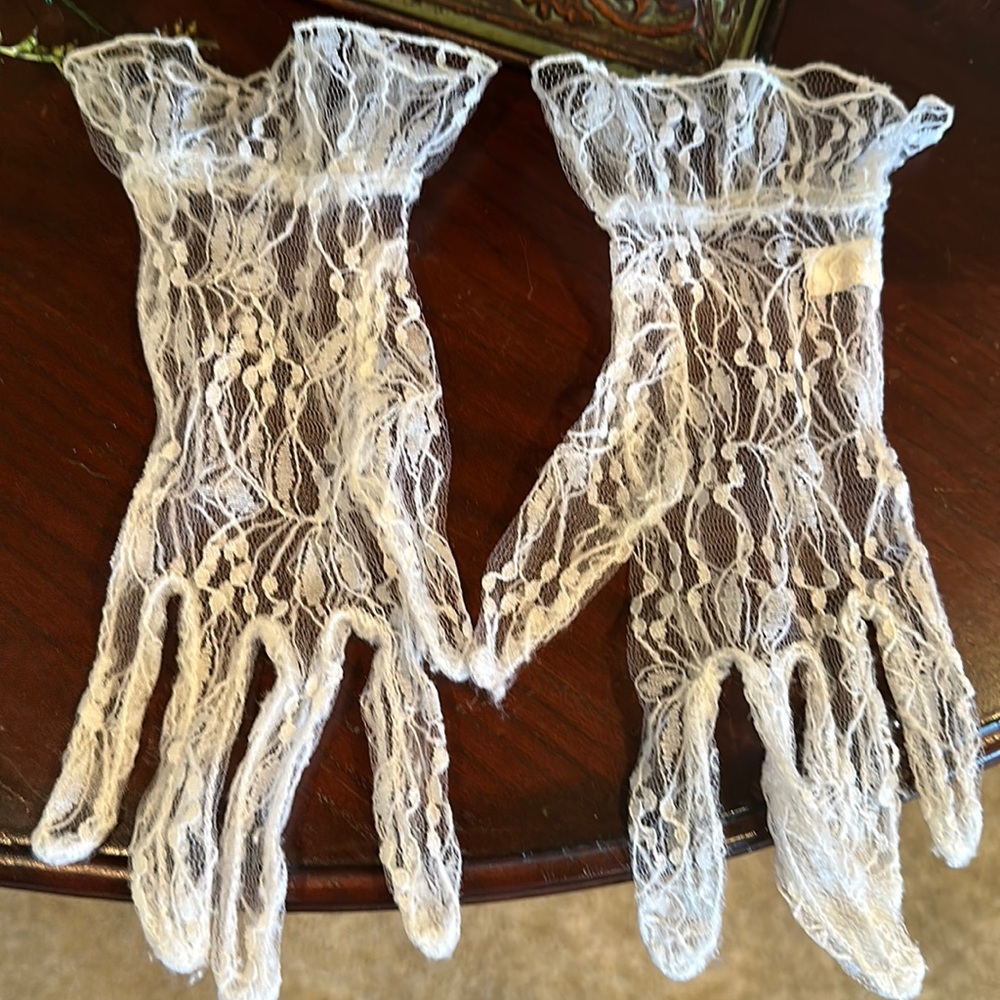 White lace gloves